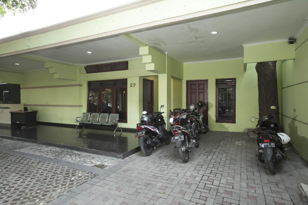 Reddoorz Near Balai Kota Surabaya Hotel Buitenkant foto